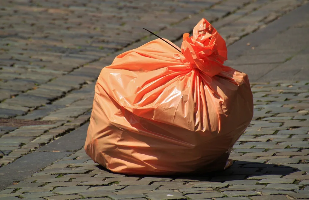 Redlands Coast Waste Centers' New Closing Time on Mainland