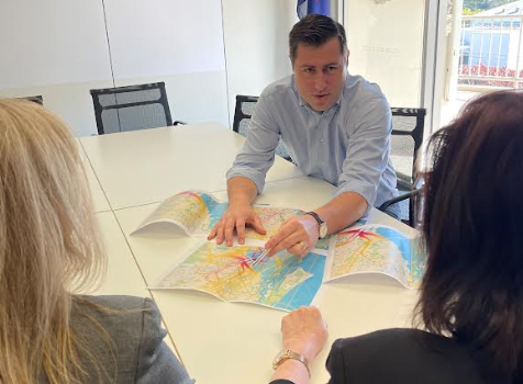 Mr. Henry Pike discussing aicraft noises