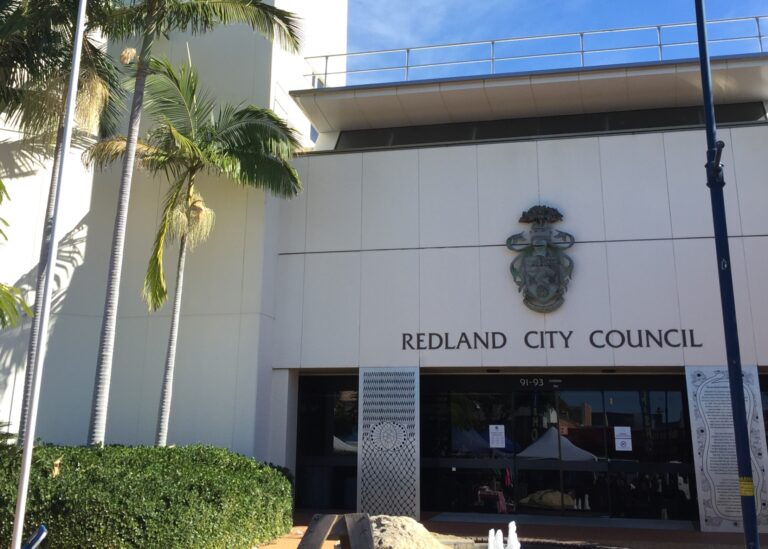 https://commons.wikimedia.org/wiki/File:Redland_City_Council_Building,_Cleveland,_Queensland.jpg
