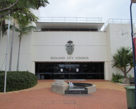 https://fr.wikipedia.org/wiki/Fichier:Cleveland_redland_council_chambers.jpg